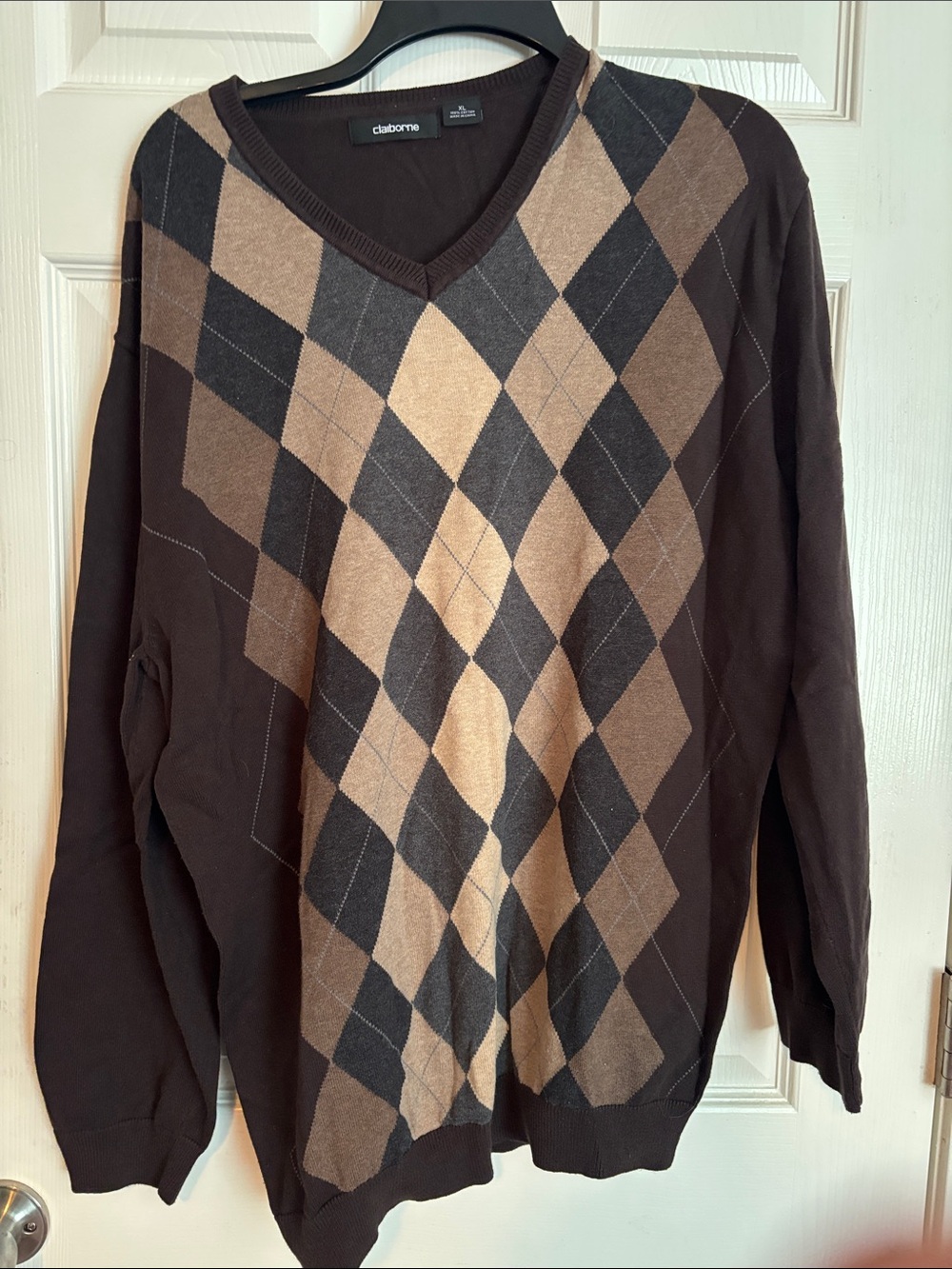 Claiborne Men's Brown and Tan Argyle V-Neck Sweater